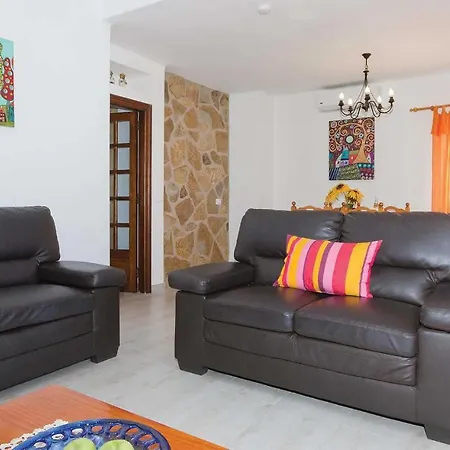 Amazing In Puerto Del Carmen With Wifi, Swimming Pool And 2 Bedrooms Будинок відпочинку