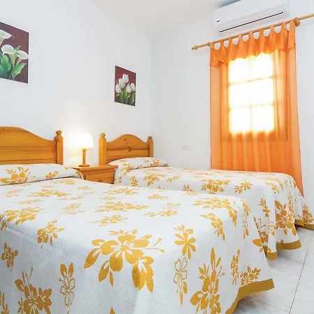 Amazing In Puerto Del Carmen With Wifi, Swimming Pool And 2 Bedrooms Будинок відпочинку Пуерто-дель-Кармен